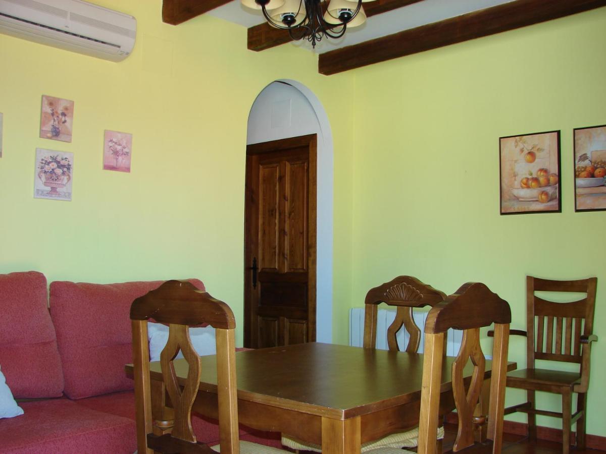 سيغورا دي لا سييرا Apartamentos Sierra De Segura الغرفة الصورة